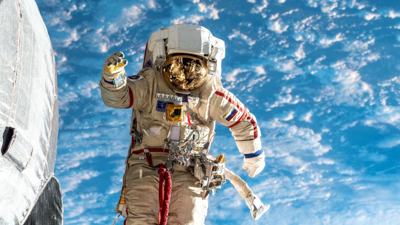 фото космонавта в космосе