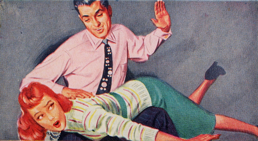 Рыжая лесбиянка вставляет руку в задницу партнерши в белых носках