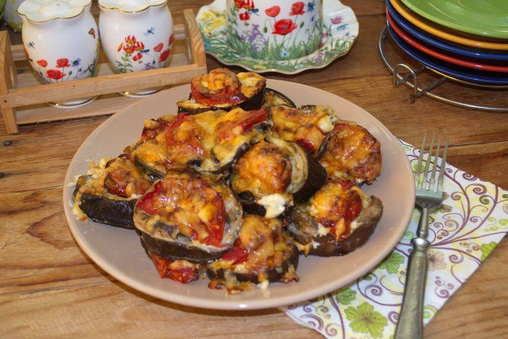 баклажаны фаршированные грибами. синенькие баклажаны фаршированные овощами. баклажаны с грибами в духовке. эгине фаршированные баклажаны. эгине фаршированные баклажаны.