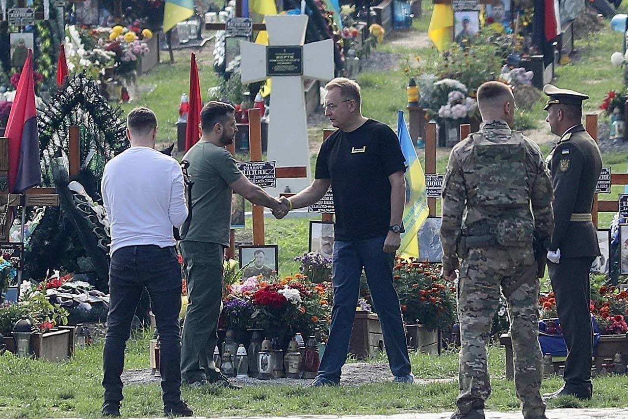 18 августа 2014. Похороны военнослужащего. Украинские кладбища ВСУ.