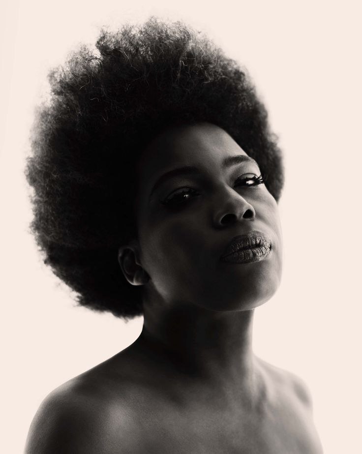 Даже черный. Macy Gray. Macy Gray в молодости. Фото лиц афроамериканцев. Фото лица афроамериканца на белом фоне.