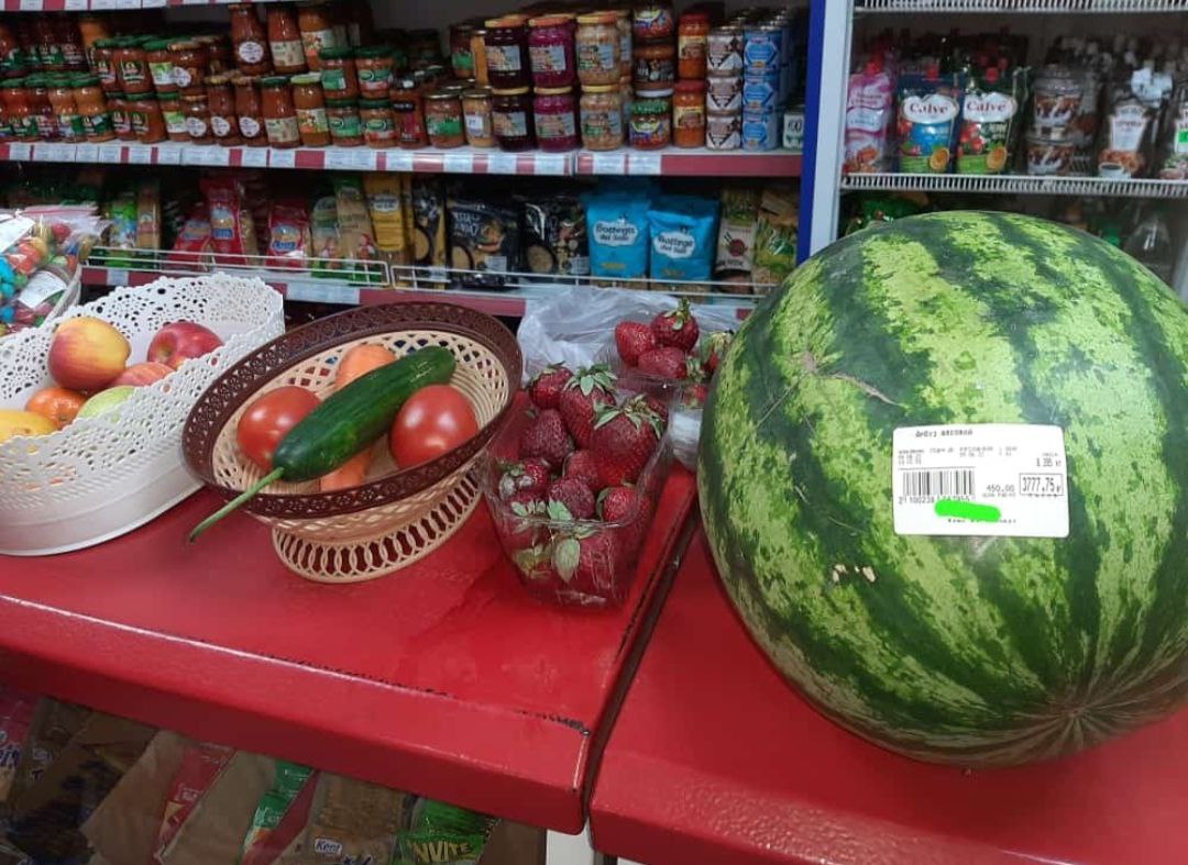 Катя купила арбуз. Арбуз за 5000 рублей. Стоимость арбуза в Магадане. Сколько стоит Арбуз в Магадане. Сколько стоит Арбуз в Сочи.