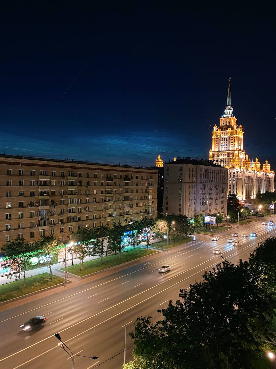 Облака москва. Москва ночью. Московская ночь.. Москва лето.