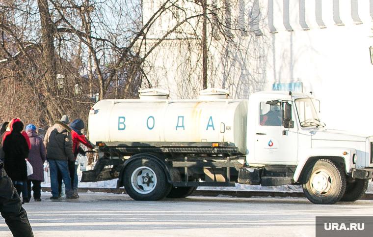 Ямал перевод. Водовозная машина. Реклама на водовозке. Водовозка легла на бок зимой. Привозной.