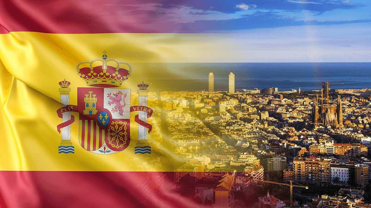 Испания достопримечательности с флагом