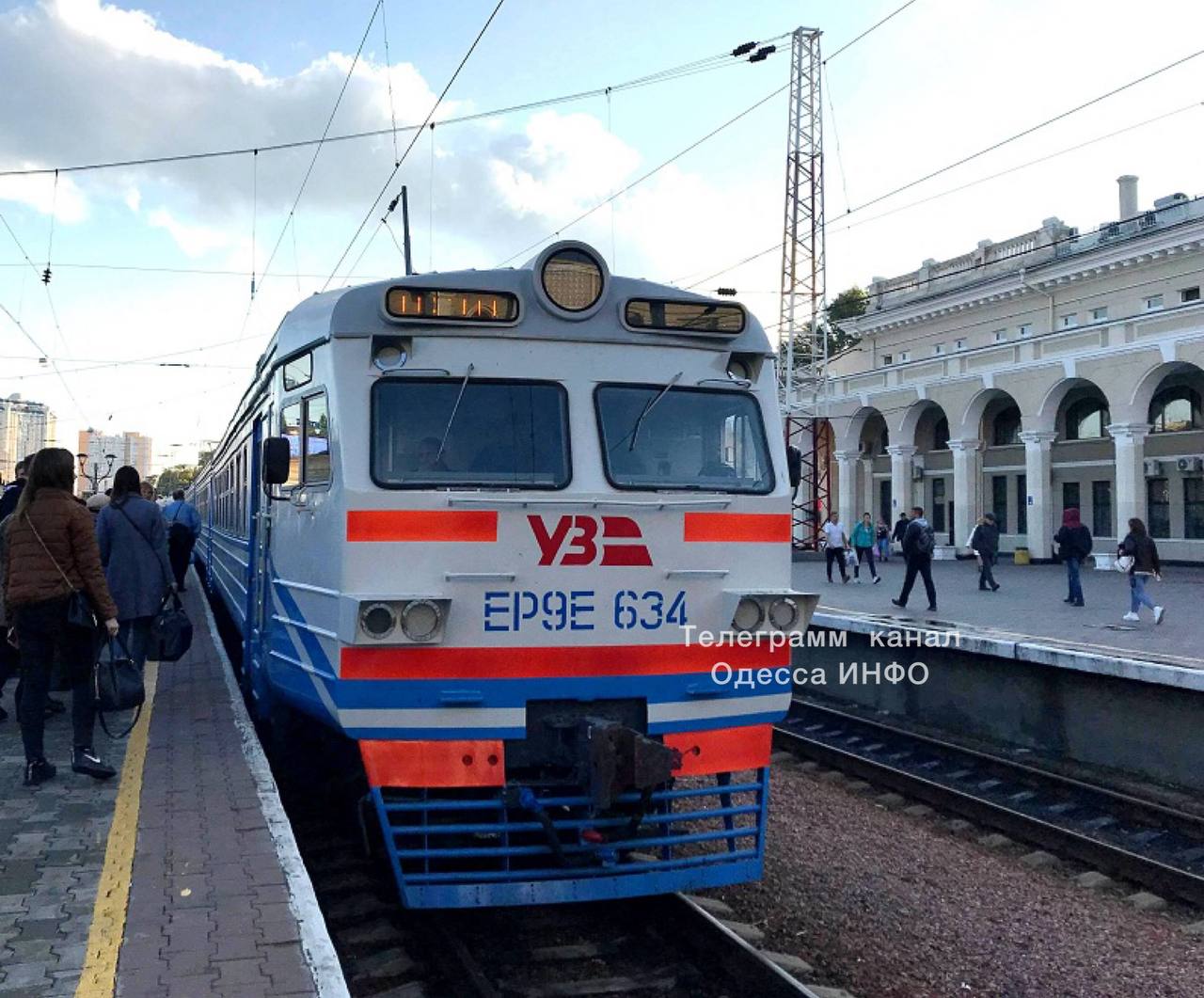 Электрички правда. Эр9е-634. Одесская железная дорога. Электрички Одесса. Одесская электричка.