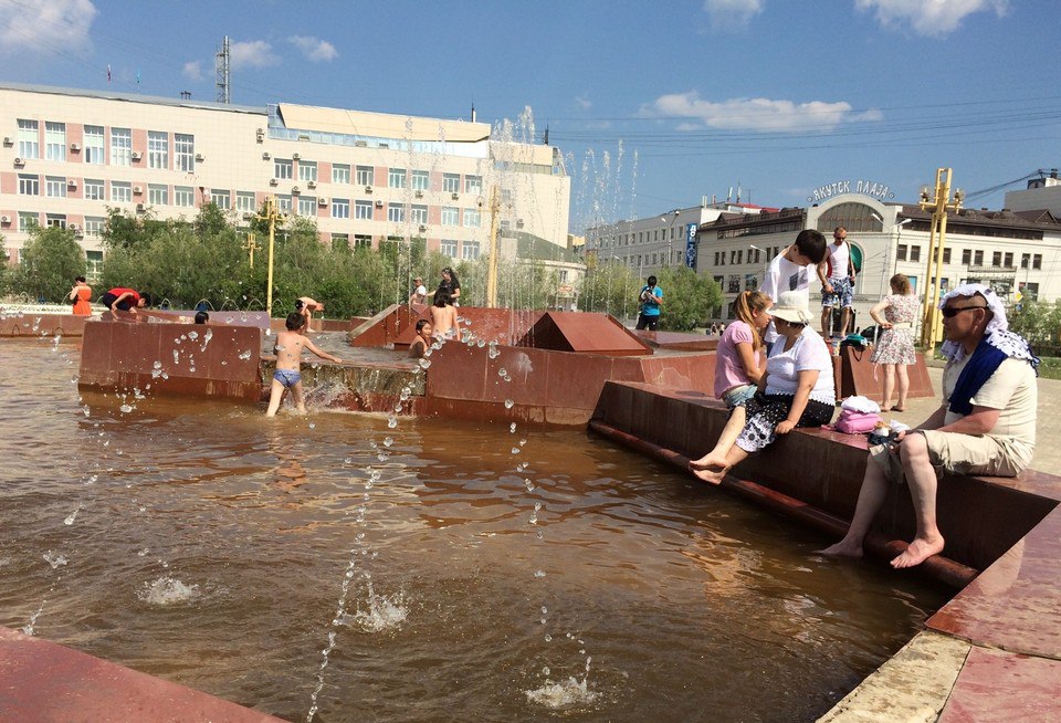 Завтра якутск. Якутск жара. Якутск летом жара. Жара в Якутии. Лето в Якутске жаркое.