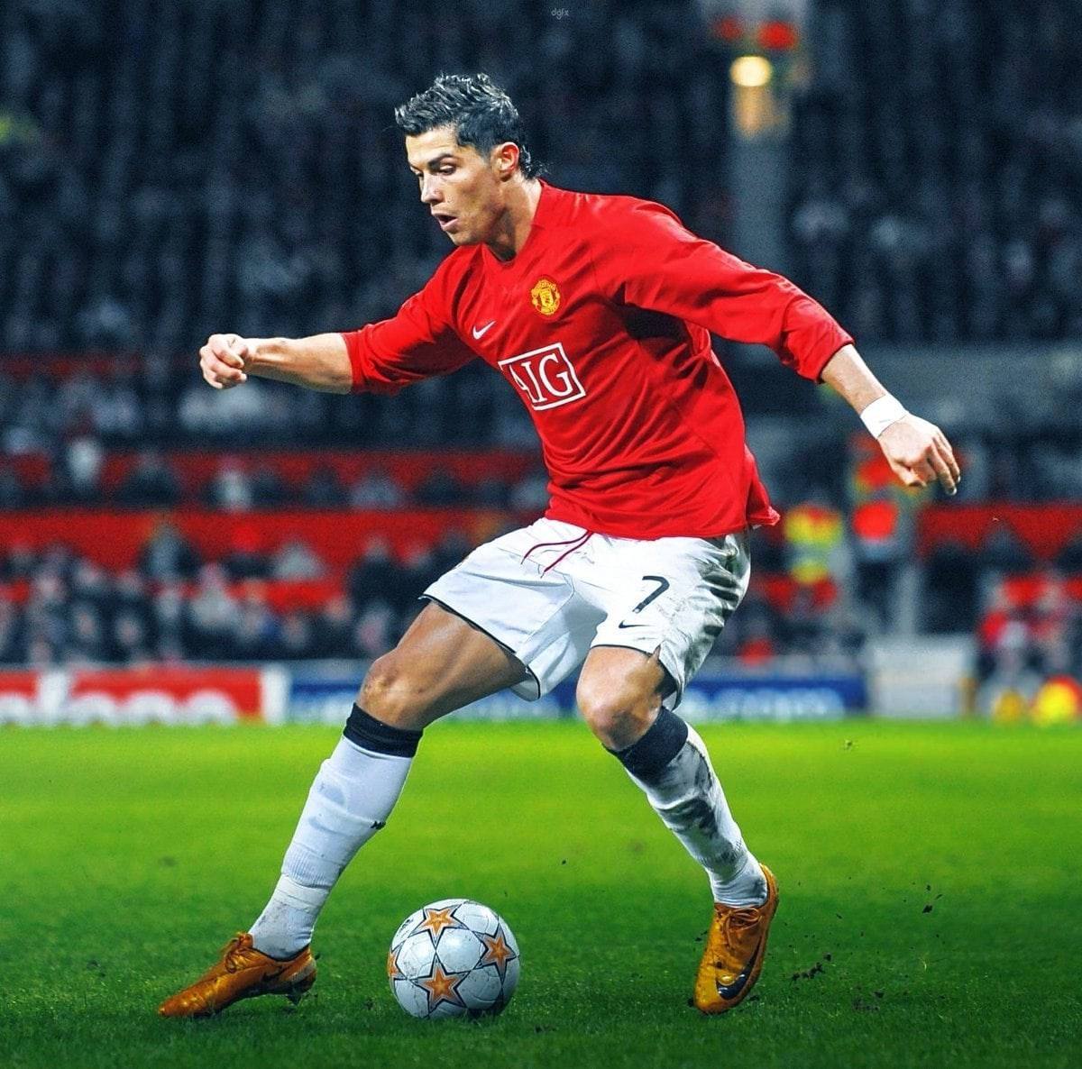 Сколько лет играл в футбол. Кристиано Роналдо Манчестер Юнайтед. Cristiano Ronaldo Манчестер Юнайтед. Криштиану Роналду Манчестер 2008.