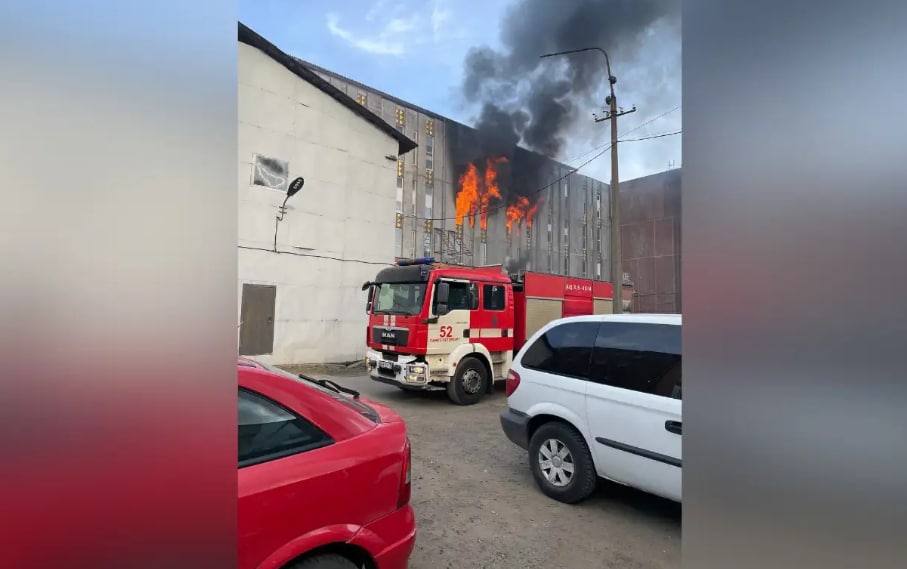 Поджог валберис в питере. Пожар на складской улице СПБ. Пожар в Санкт-Петербурге Невский район. Пожар в Невском районе СПБ. Пожар Невский район 02.06.