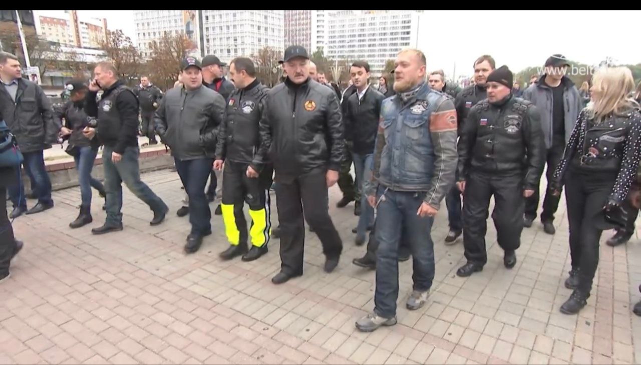 Александр Лукашенко с сыном Виктором и его партнером по бизнесу в Магаданской области Артемом Чайкой развлекаются на мотофестивале Harley Davidson в Минске