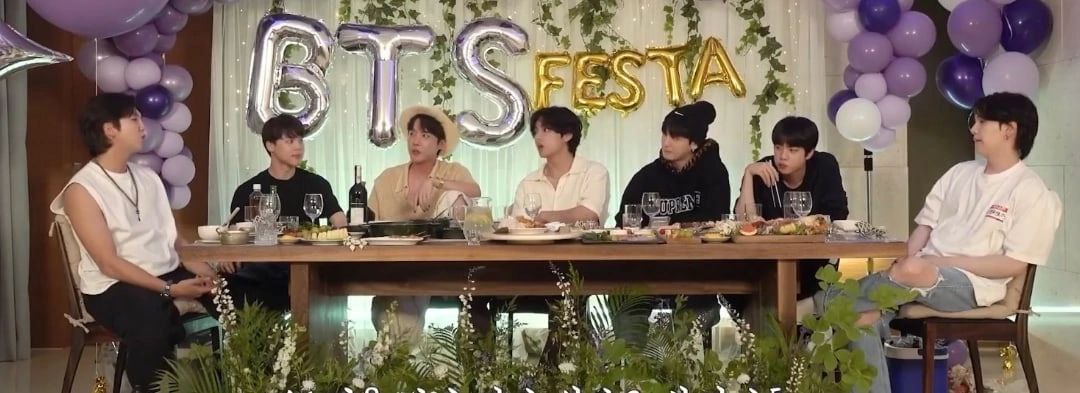 чон чонгук в школе. Bts 2022. бтс закончили. бтс окончили. бтс школа чонгук.